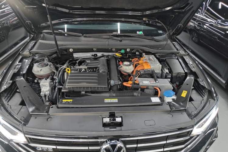 Used Volkswagen Magotan GTE Plug-in Hybrid 2022 GTE Luxury Model Engine Bay