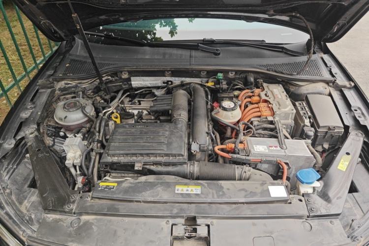 Used Volkswagen Magotan GTE Plug-in Hybrid 2022 GTE Luxury Model Engine Bay