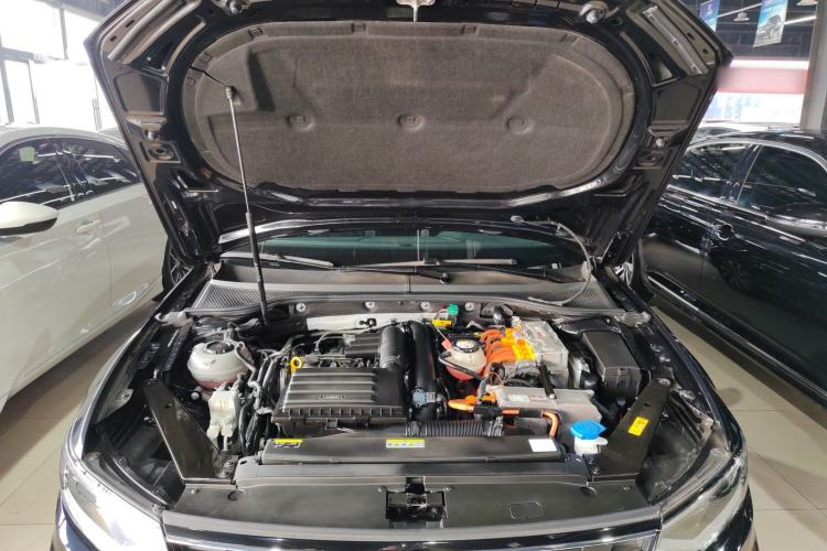 Used Volkswagen Magotan GTE Plug-in Hybrid 2022 GTE Luxury Model Engine Bay