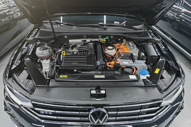 Used Volkswagen Magotan GTE Plug-in Hybrid 2022 GTE Luxury Model Engine Bay
