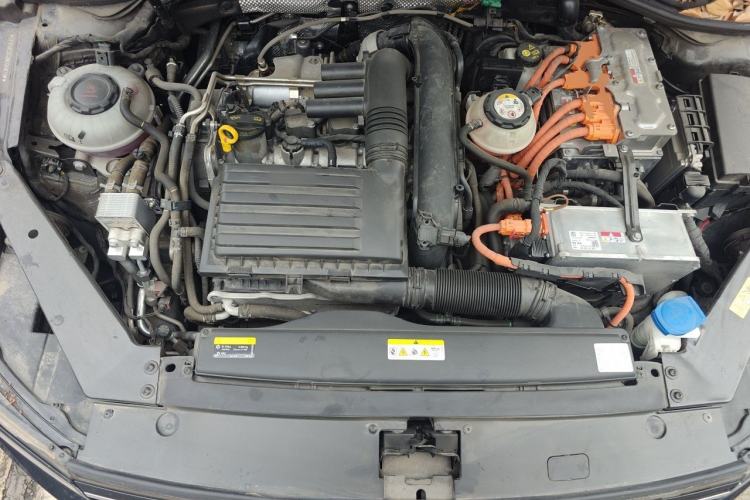 Used Volkswagen Magotan GTE Plug-in Hybrid 2022 GTE Luxury Model Engine Bay