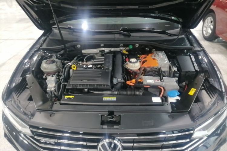 Used Volkswagen Magotan GTE Plug-in Hybrid 2022 GTE Luxury Model Engine Bay