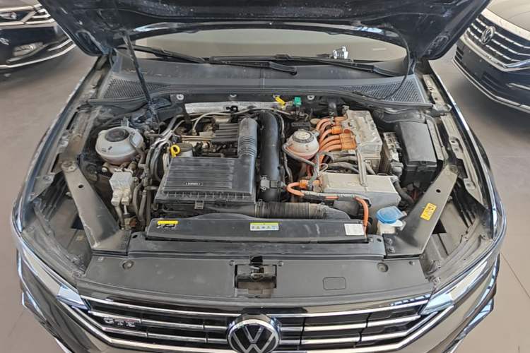 Used Volkswagen Magotan GTE Plug-in Hybrid 2022 GTE Luxury Model Engine Bay