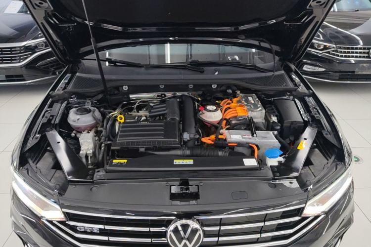 Used Volkswagen Magotan GTE Plug-in Hybrid 2022 GTE Luxury Model Engine Bay