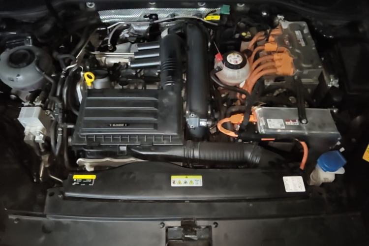 Used Volkswagen Magotan GTE Plug-in Hybrid 2022 GTE Luxury Model Engine Bay