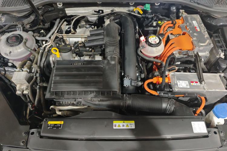 Used Volkswagen Magotan GTE Plug-in Hybrid 2022 GTE Luxury Model Engine Bay