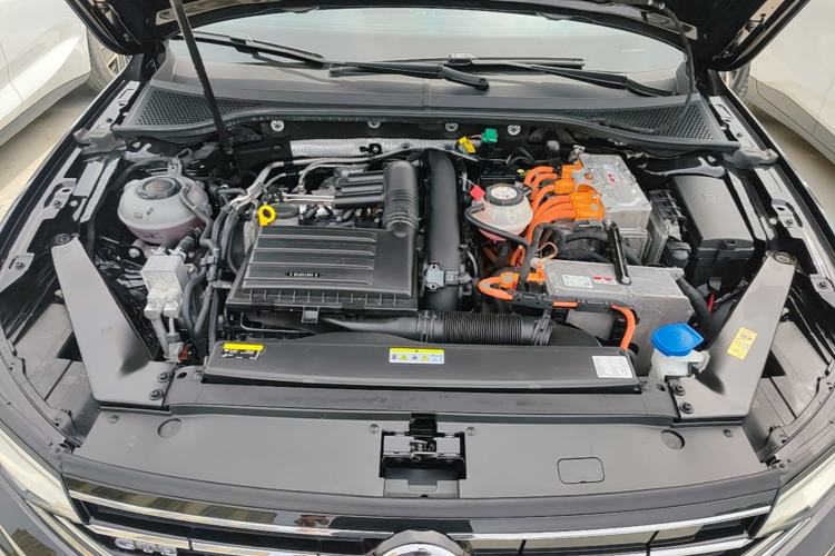 Used Volkswagen Magotan GTE Plug-in Hybrid 2022 GTE Luxury Model Engine Bay
