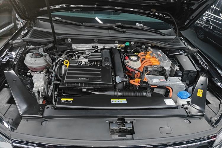 Used Volkswagen Magotan GTE Plug-in Hybrid 2022 GTE Luxury Model Engine Bay