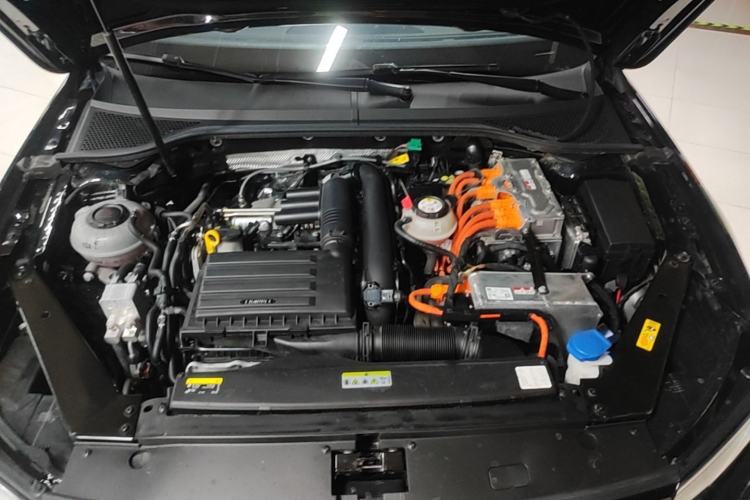 Used Volkswagen Magotan GTE Plug-in Hybrid 2022 GTE Luxury Model Engine Bay