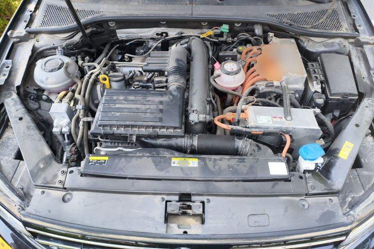 Used Volkswagen Magotan GTE Plug-in Hybrid 2022 GTE Luxury Model Engine Bay