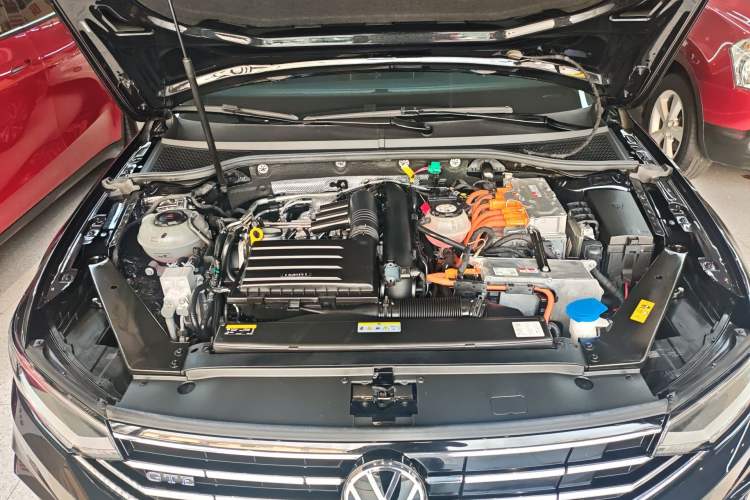 Used Volkswagen Magotan GTE Plug-in Hybrid 2022 GTE Luxury Model Engine Bay