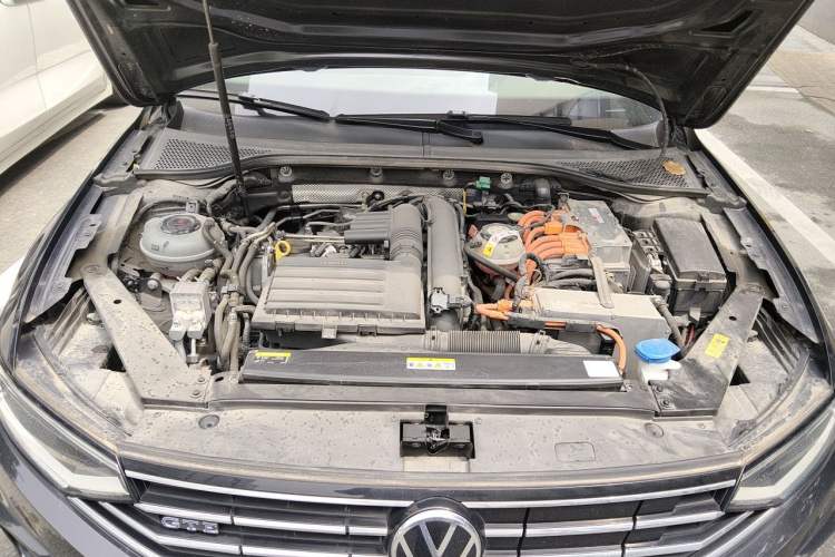 Used Volkswagen Magotan GTE Plug-in Hybrid 2022 GTE Luxury Model Engine Bay