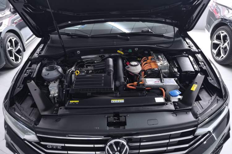 Used Volkswagen Magotan GTE Plug-in Hybrid 2022 GTE Luxury Model Engine Bay