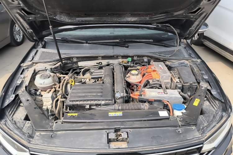 Used Volkswagen Magotan GTE Plug-in Hybrid 2022 GTE Luxury Model Engine Bay