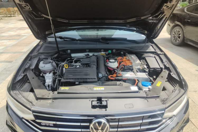 Used Volkswagen Magotan GTE Plug-in Hybrid 2022 GTE Luxury Model Engine Bay