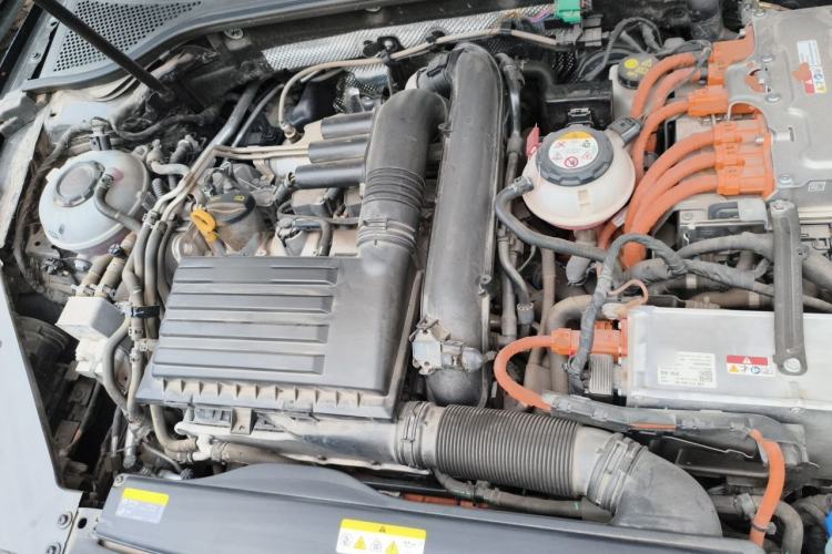 Used Volkswagen Magotan GTE Plug-in Hybrid 2022 GTE Luxury Model Engine Bay