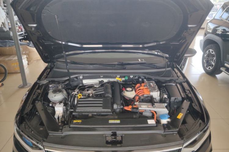 Used Volkswagen Magotan GTE Plug-in Hybrid 2022 GTE Luxury Model Engine Bay