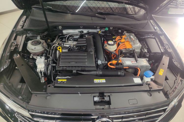 Used Volkswagen Magotan GTE Plug-in Hybrid 2022 GTE Luxury Model Engine Bay