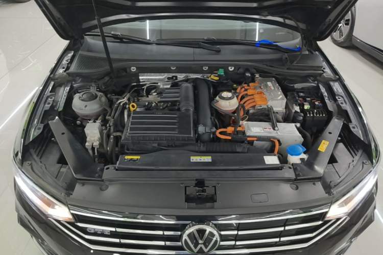 Used Volkswagen Magotan GTE Plug-in Hybrid 2022 GTE Luxury Model Engine Bay