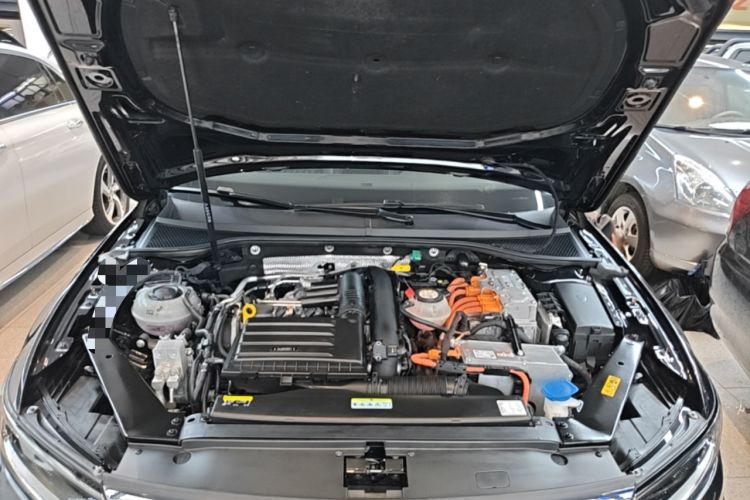 Used Volkswagen Magotan GTE Plug-in Hybrid 2022 GTE Luxury Model Engine Bay