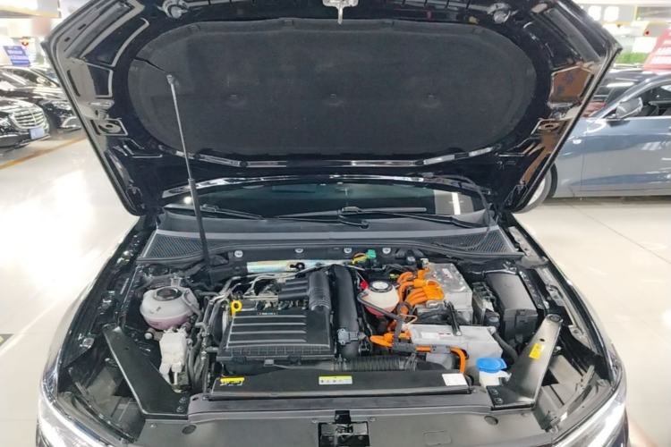 Used Volkswagen Magotan GTE Plug-in Hybrid 2022 GTE Luxury Model Engine Bay