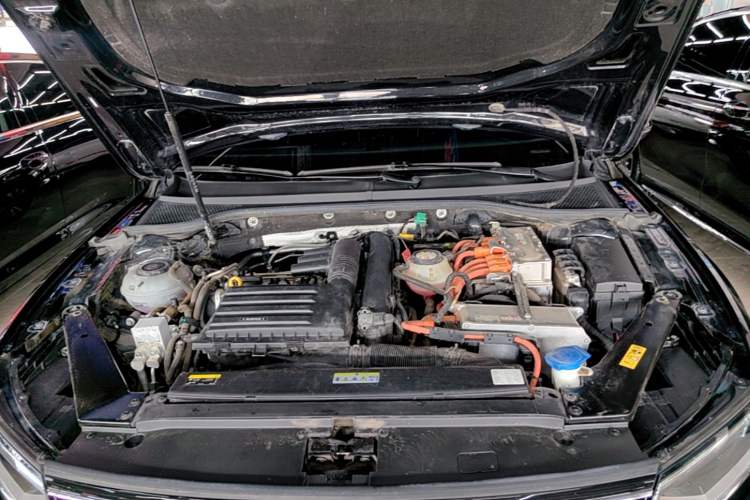 Used Volkswagen Magotan GTE Plug-in Hybrid 2022 GTE Luxury Model Engine Bay