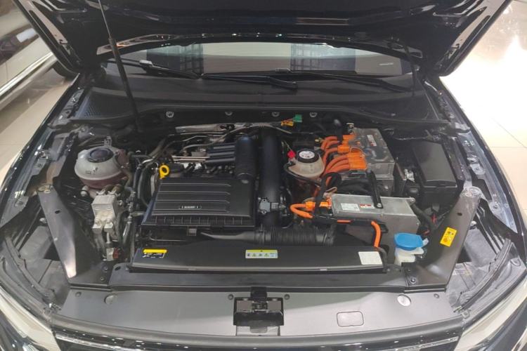Used Volkswagen Magotan GTE Plug-in Hybrid 2022 GTE Luxury Model Engine Bay
