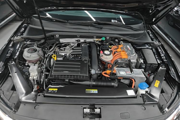 Used Volkswagen Magotan GTE Plug-in Hybrid 2022 GTE Luxury Model Engine Bay