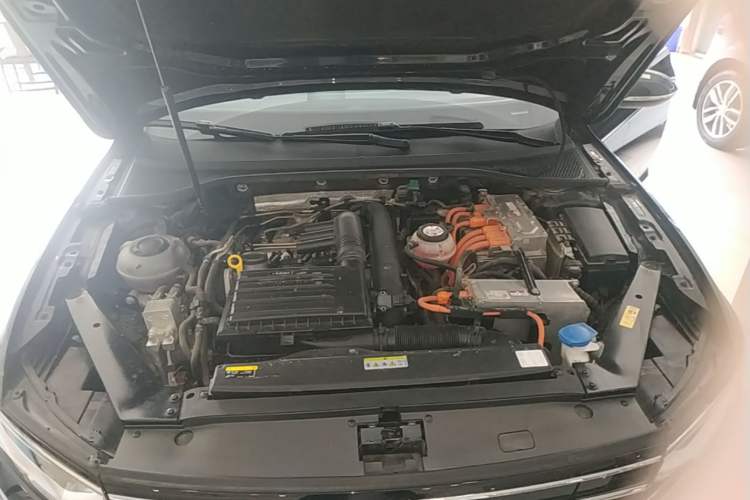 Used Volkswagen Magotan GTE Plug-in Hybrid 2022 GTE Luxury Model Engine Bay