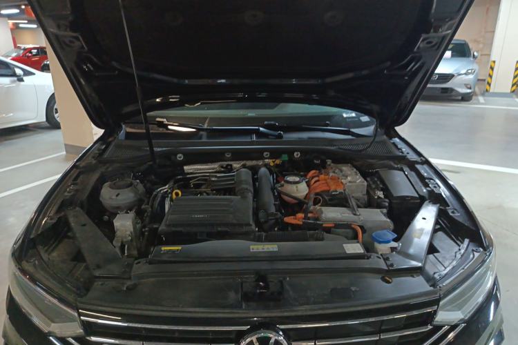 Used Volkswagen Magotan GTE Plug-in Hybrid 2022 GTE Luxury Model Engine Bay