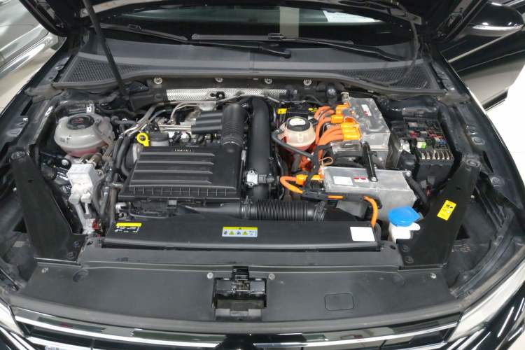 Used Volkswagen Magotan GTE Plug-in Hybrid 2022 GTE Luxury Model Engine Bay
