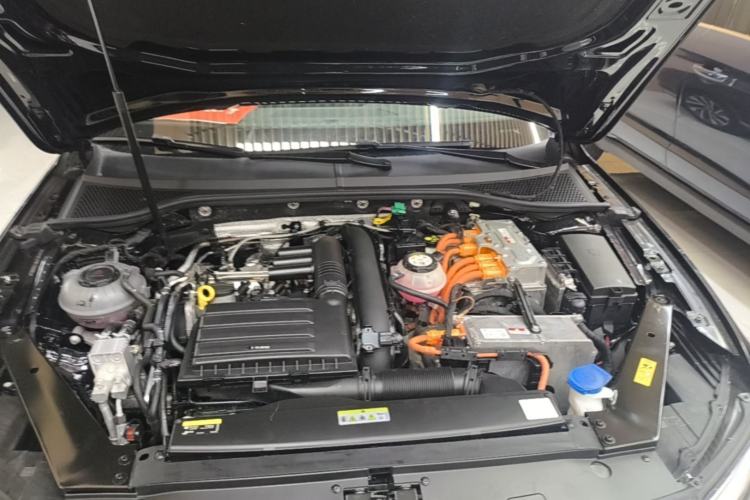 Used Volkswagen Magotan GTE Plug-in Hybrid 2022 GTE Luxury Model Engine Bay