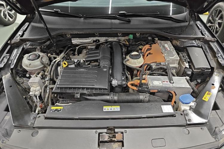 Used Volkswagen Magotan GTE Plug-in Hybrid 2022 GTE Luxury Model Engine Bay