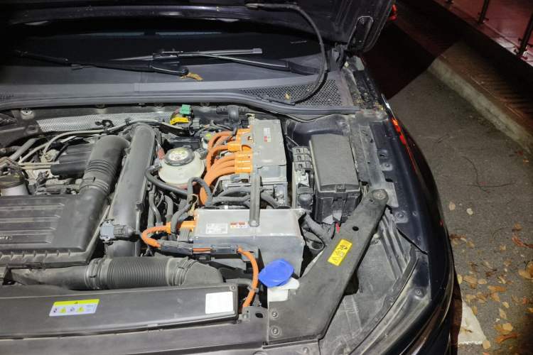 Used Volkswagen Magotan GTE Plug-in Hybrid 2022 GTE Luxury Model Engine Bay Left