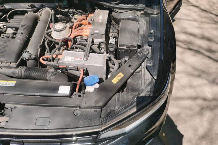 Used Volkswagen Magotan GTE Plug-in Hybrid 2022 GTE Luxury Model Engine Bay Left