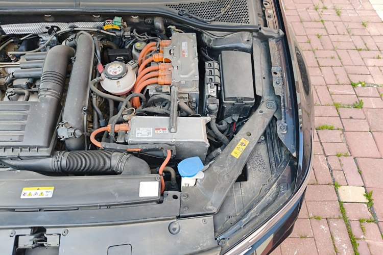 Used Volkswagen Magotan GTE Plug-in Hybrid 2022 GTE Luxury Model Engine Bay Left