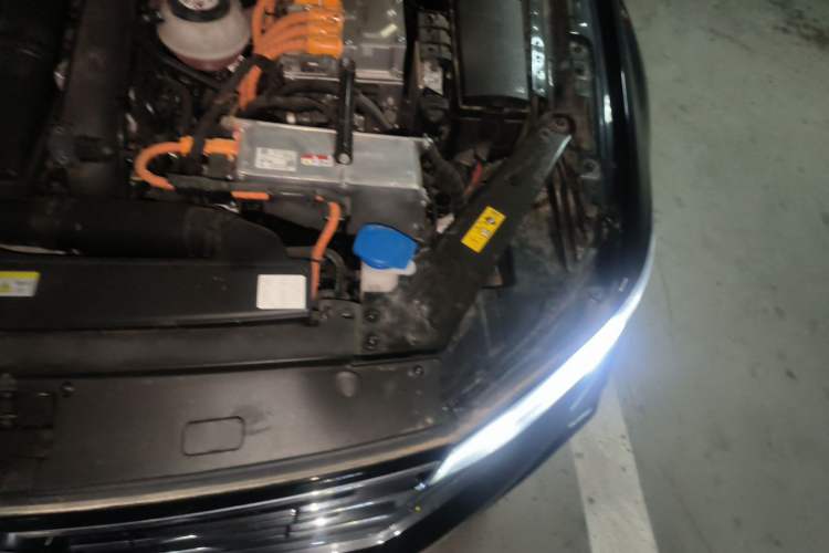 Used Volkswagen Magotan GTE Plug-in Hybrid 2022 GTE Luxury Model Engine Bay Left