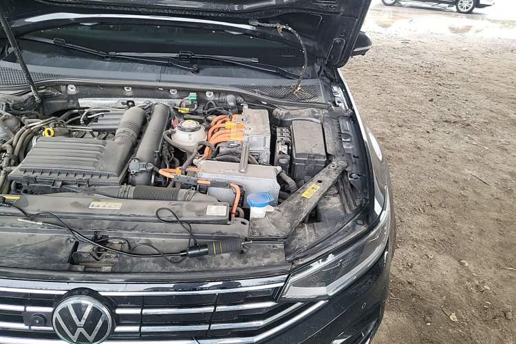 Used Volkswagen Magotan GTE Plug-in Hybrid 2022 GTE Luxury Model Engine Bay Left