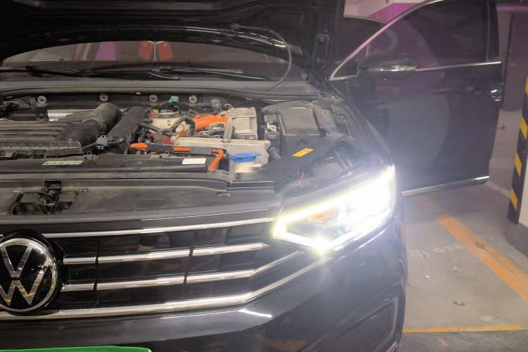 Used Volkswagen Magotan GTE Plug-in Hybrid 2022 GTE Luxury Model Engine Bay Left