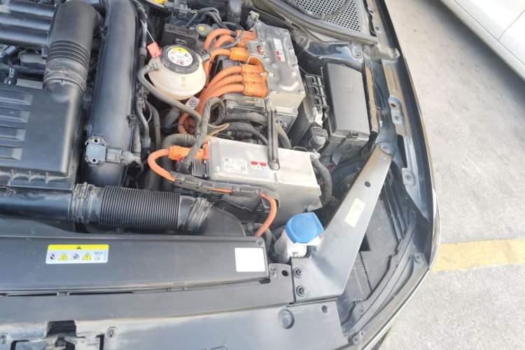 Used Volkswagen Magotan GTE Plug-in Hybrid 2022 GTE Luxury Model Engine Bay Left