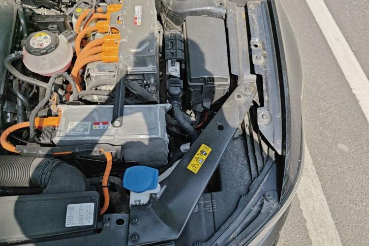Used Volkswagen Magotan GTE Plug-in Hybrid 2022 GTE Prestige Model Engine Bay Left
