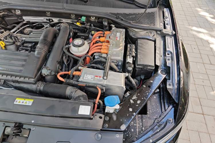 Used Volkswagen Magotan GTE Plug-in Hybrid 2022 GTE Luxury Model Engine Bay Left