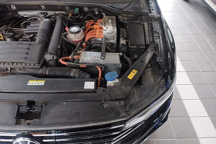 Used Volkswagen Magotan GTE Plug-in Hybrid 2022 GTE Luxury Model Engine Bay Left