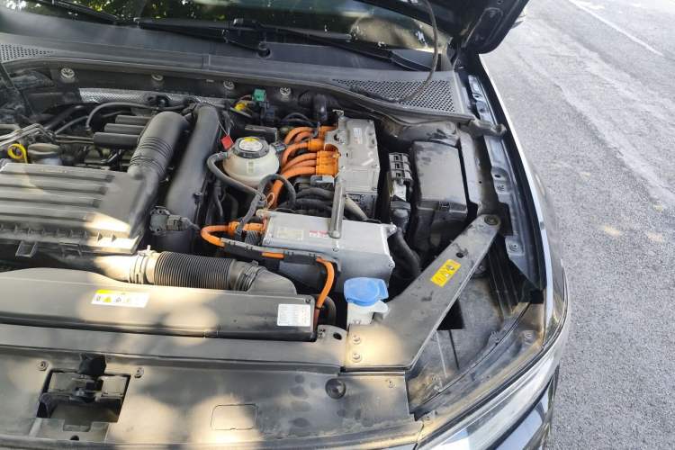 Used Volkswagen Magotan GTE Plug-in Hybrid 2022 GTE Luxury Model Engine Bay Left