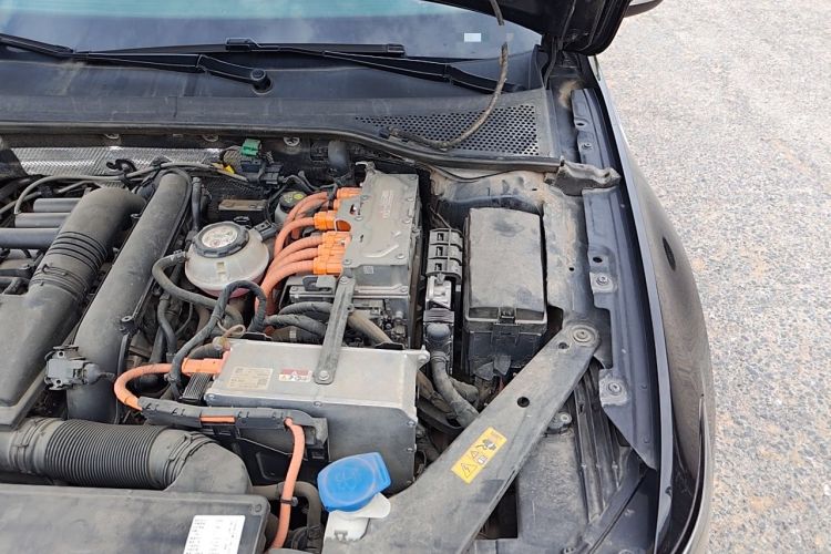 Used Volkswagen Magotan GTE Plug-in Hybrid 2022 GTE Luxury Model Engine Bay Left