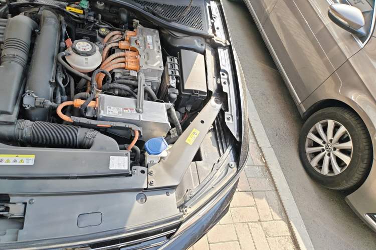 Used Volkswagen Magotan GTE Plug-in Hybrid 2022 GTE Luxury Model Engine Bay Left