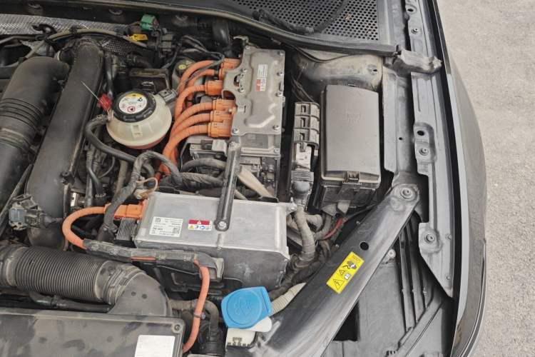 Used Volkswagen Magotan GTE Plug-in Hybrid 2022 GTE Luxury Model Engine Bay Left