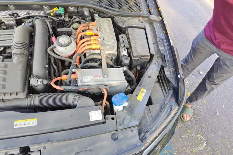 Used Volkswagen Magotan GTE Plug-in Hybrid 2022 GTE Luxury Model Engine Bay Left