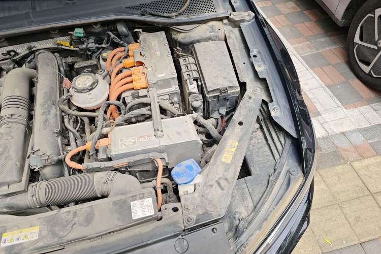 Used Volkswagen Magotan GTE Plug-in Hybrid 2022 GTE Luxury Model Engine Bay Left