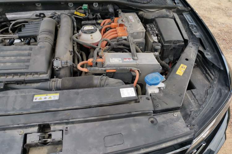 Used Volkswagen Magotan GTE Plug-in Hybrid 2022 GTE Luxury Model Engine Bay Left